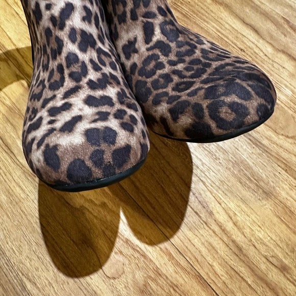 Sam & Libby Women’s Eliza Leopard Animal Print Block Heel Booties Mob Wives - Picture 7 of 10